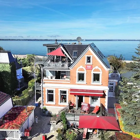 Strandvilla Hafenloge - Stilvoll Wohnen Direkt Am Niendorfer Hafen Апартаменты *